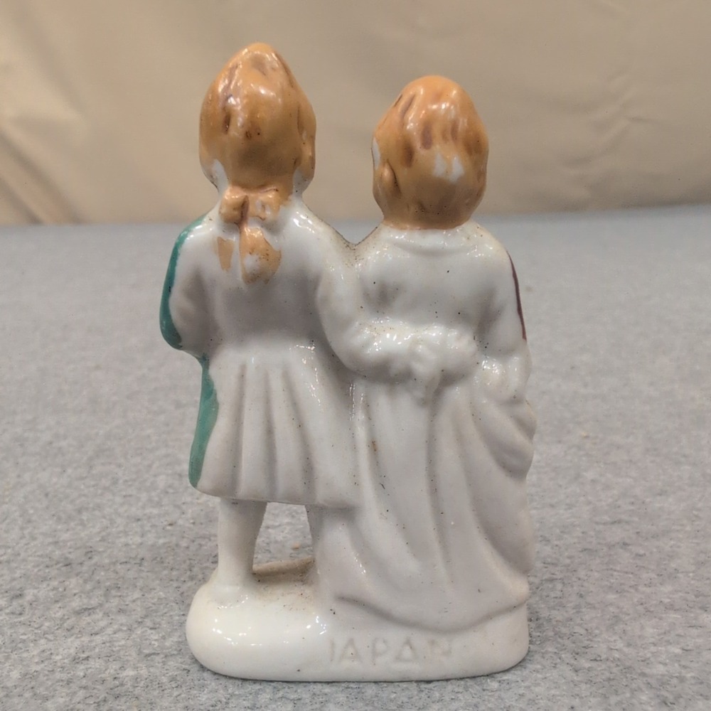 Vintage Porcelain Colonial Couple Figurine Made in Japan Hand Painted - Picture 2 of 5